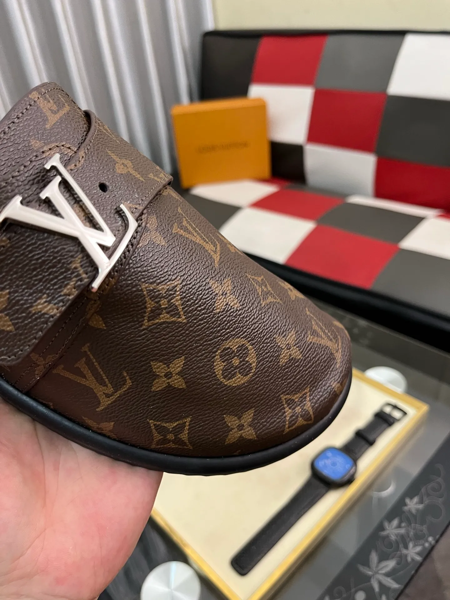 Men's shoes 💰380⌚️⌚️2025 new men's casual sandals and slippers, made of suede cow leather, with Monogram pattern to highlight the trendy style. Adjustable straps illuminated with LV letters, while a resilient insole and micro outsole provide lightweight comfort. Made of suede cow leather with embossed Monogram pattern and brand element metal hardware✅Adjustable straps➕Tough insole‼ ️Micro outsole. Comfortable and easy to wear‼ ️size: 38-443️⃣Colors available